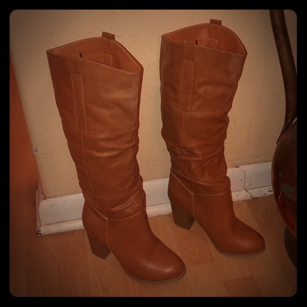 NWOT gorgeous leather knee night boots